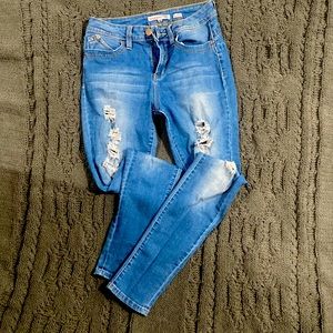YMI “wannaBettaButt?” skinny jeans Mid rise size 9